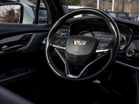 Used 2025 Cadillac XT6 Sport image 23