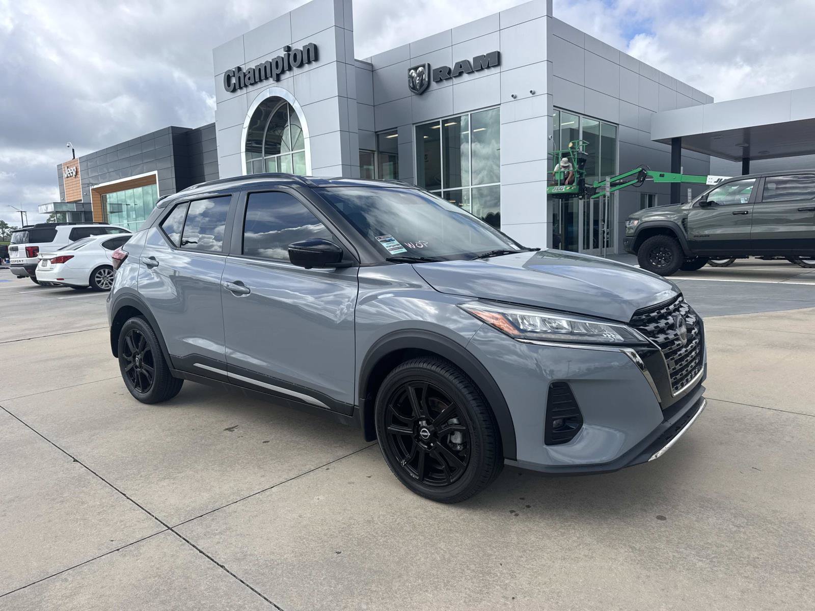 Used 2024 Nissan Kicks SR w/ SR Premium Package FWD image 1