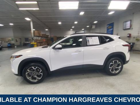 Used 2024 Chevrolet Trax LT w/ Driver Confidence Package FWD image 6
