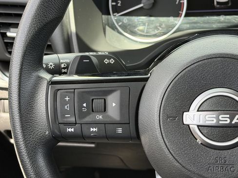 Used 2023 Nissan Rogue SV image 23