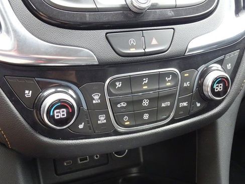 Used 2022 Chevrolet Equinox Premier FWD image 19