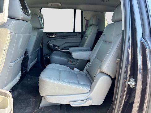 Used 2017 Chevrolet Suburban LT w/ Luxury Package RWD image 29