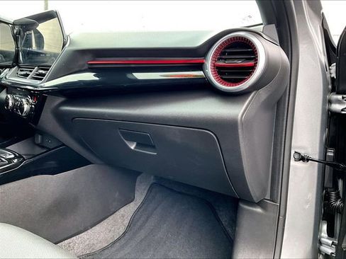 Used 2024 Chevrolet Trax RS w/ Sunroof Package image 13