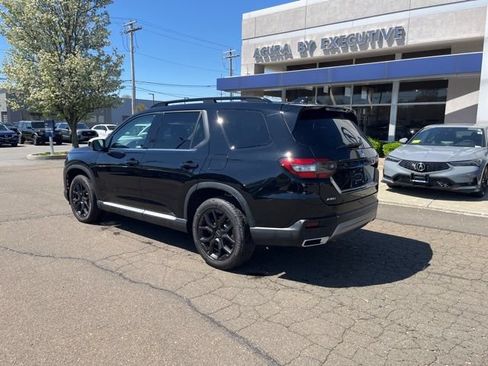 Used 2025 Honda Pilot Touring image 8