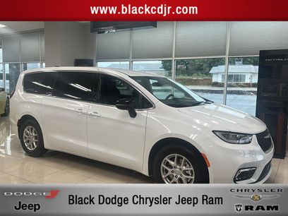 New 2026 Chrysler Pacifica Select