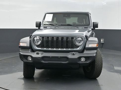 Used 2024 Jeep Wrangler Unlimited Sport AWD/4WD image 2
