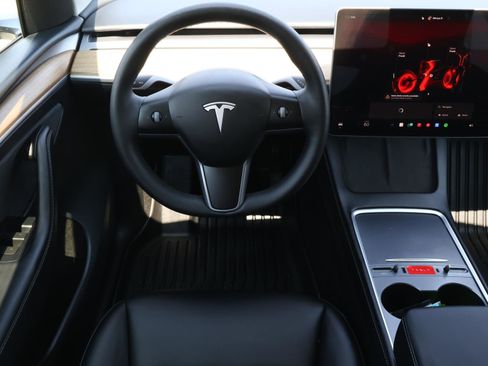 Used 2024 Tesla Model Y Long Range AWD/4WD image 11