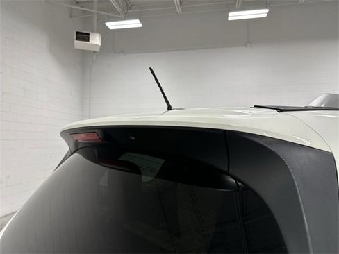 Used 2017 Nissan Pathfinder Platinum image 26