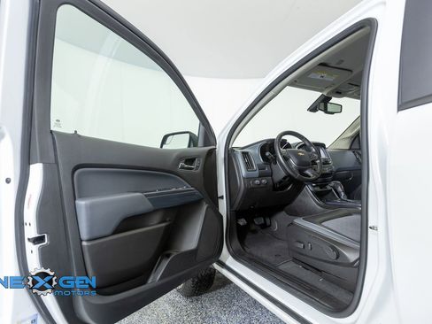 Used 2020 Chevrolet Colorado Z71 AWD/4WD image 9