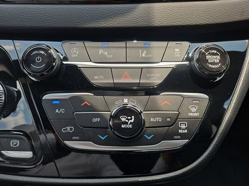 New 2025 Chrysler Voyager LX image 22