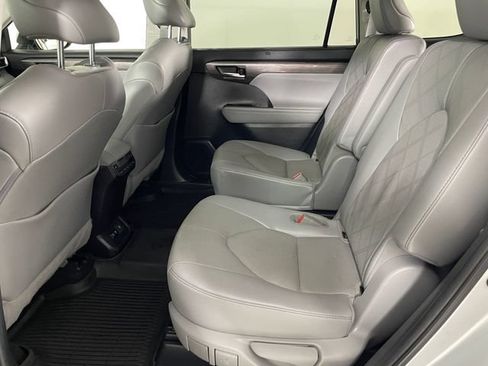 Used 2021 Toyota Highlander Platinum AWD/4WD image 16