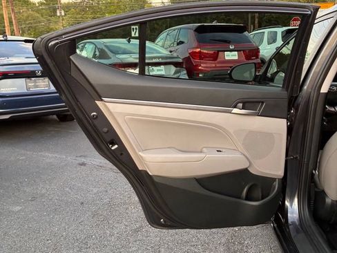 Used 2020 Hyundai Elantra Limited FWD image 23