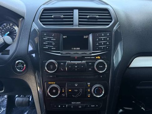 Used 2017 Ford Explorer XLT AWD/4WD image 25