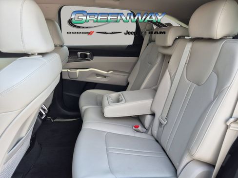 Used 2023 Kia Sorento S FWD image 12