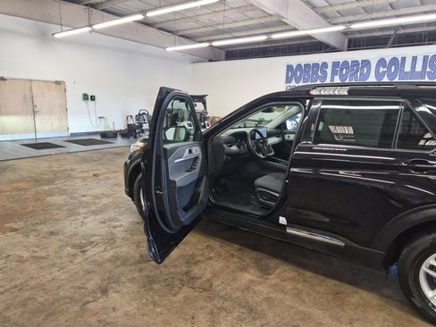 Certified 2025 Ford Explorer Active RWD image 8