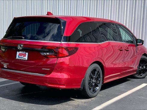 Used 2024 Honda Odyssey Sport image 11