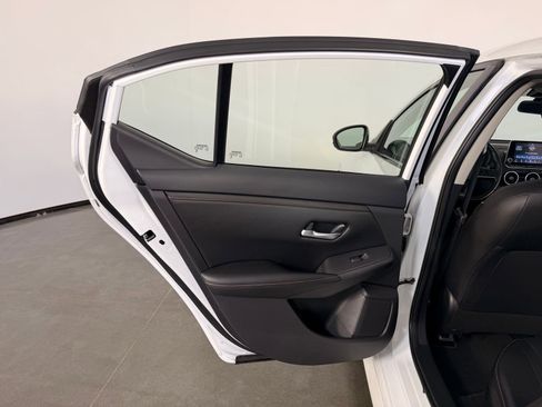Used 2025 Nissan Sentra SR w/ SR Premium Package FWD image 23