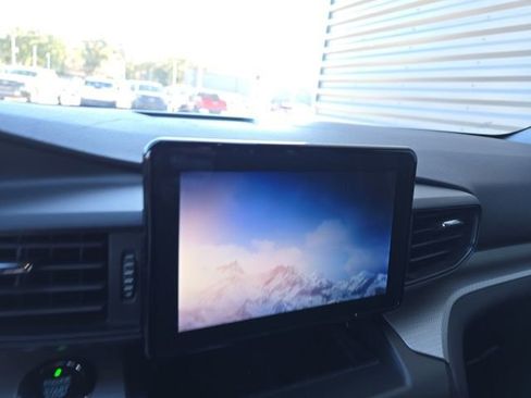 Used 2020 Ford Explorer XLT w/ Class III Trailer Tow Package image 11