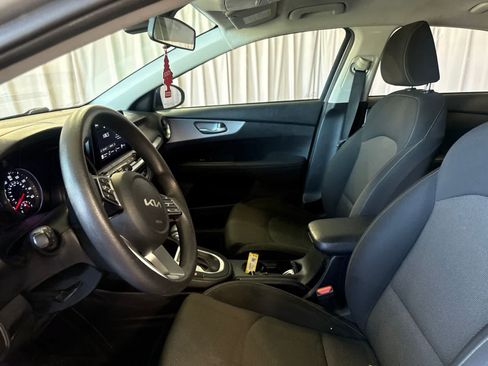 Used 2022 Kia Forte LXS w/ LXS Technology Package FWD image 17
