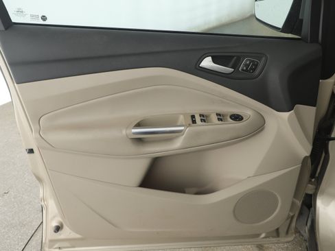 Used 2018 Ford Escape Titanium image 4