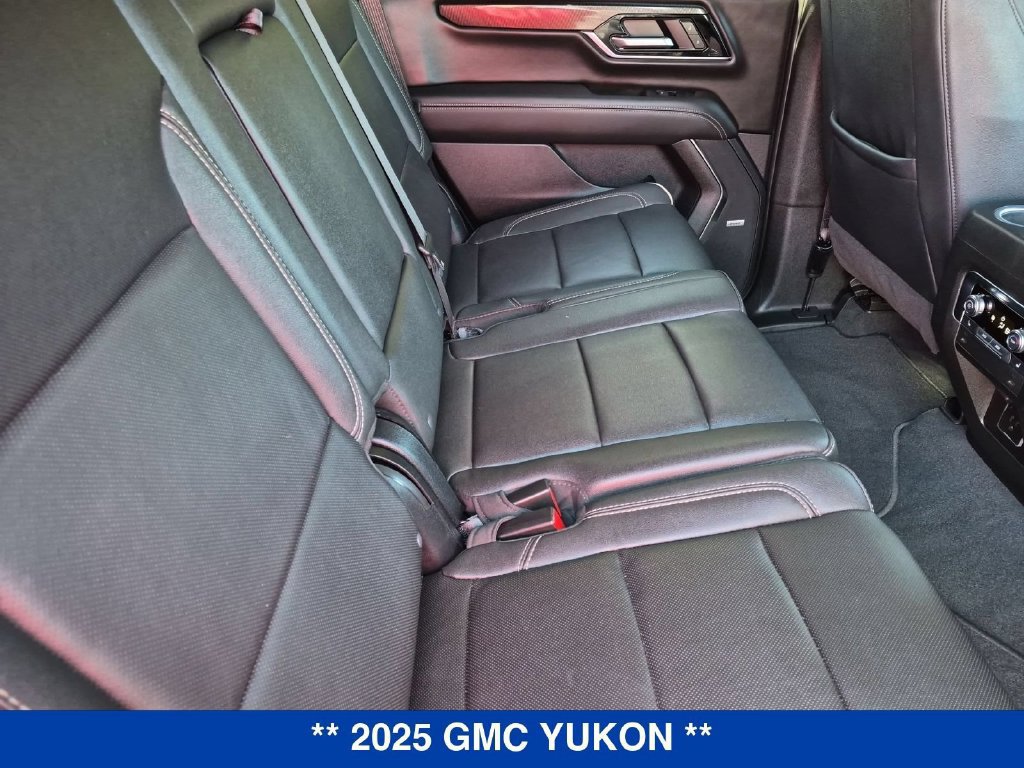Used 2025 GMC Yukon Elevation AWD/4WD image 31