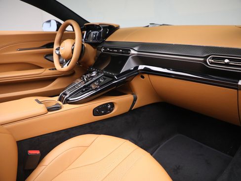 New 2026 Aston Martin V8 Vantage Roadster image 34