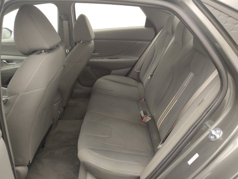Used 2025 Hyundai Elantra Sport FWD image 18