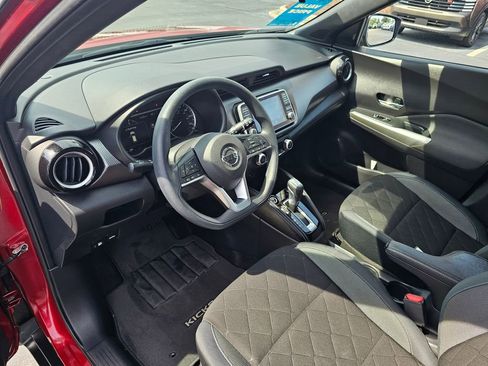 Certified 2020 Nissan Kicks SV FWD image 17