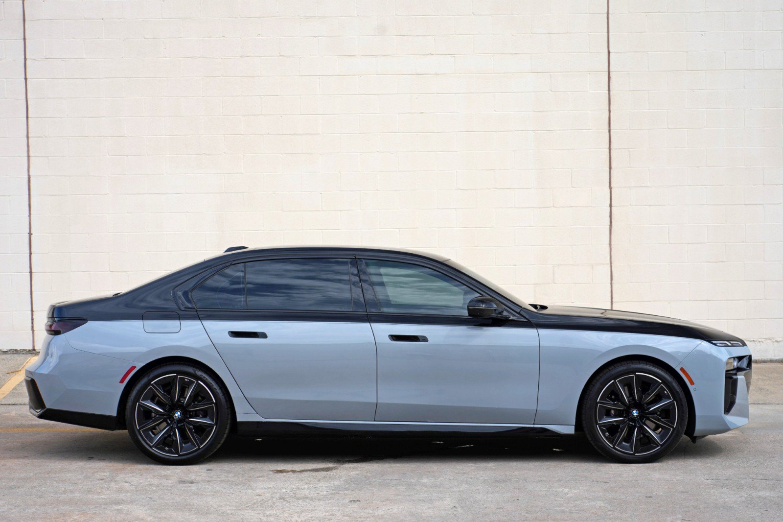 Used 2025 BMW 740i RWD image 64