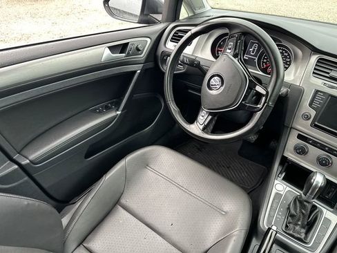 Used 2016 Volkswagen Golf SE image 20