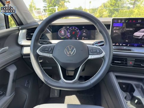 Used 2026 Volkswagen Tiguan SE w/ Panoramic Sunroof Package AWD/4WD image 14