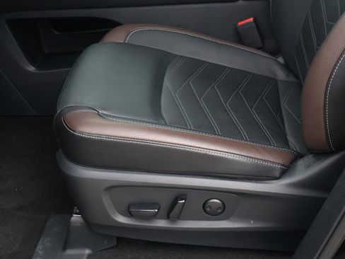 Used 2025 Nissan Pathfinder Platinum w/ Cargo Package FWD image 16
