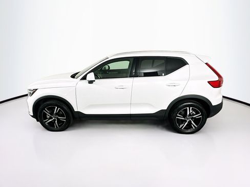 Used 2025 Volvo XC40 B5 Core image 4