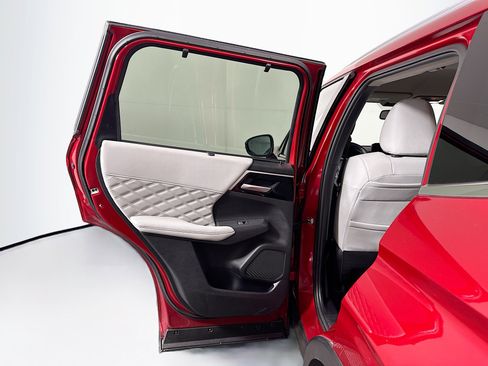 Used 2024 Mitsubishi Outlander SEL image 25