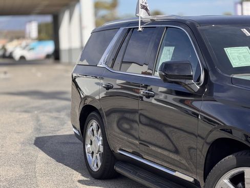 Used 2024 Cadillac Escalade Luxury image 5