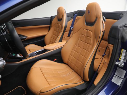 Certified 2020 Ferrari Portofino image 14