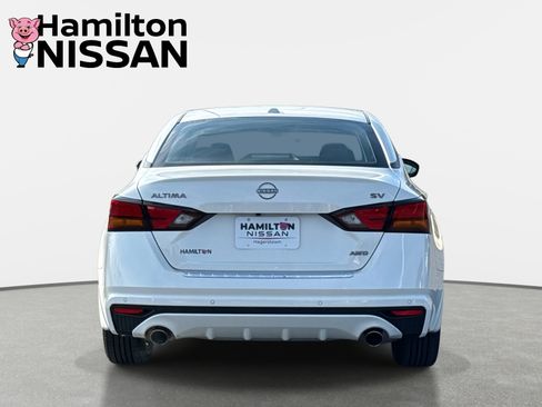 Used 2023 Nissan Altima 2.5 SV w/ SV Premium Package image 3