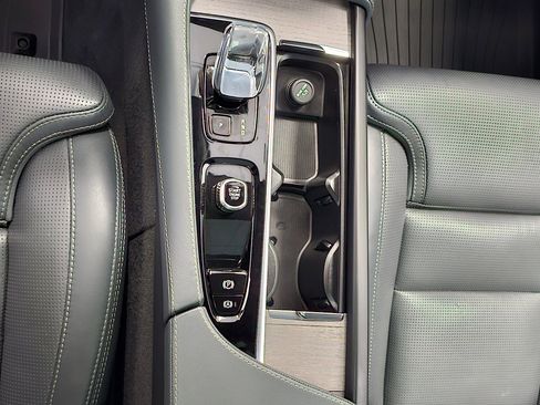 Certified 2024 Volvo XC90 B6 Ultimate w/ Protection Package image 28