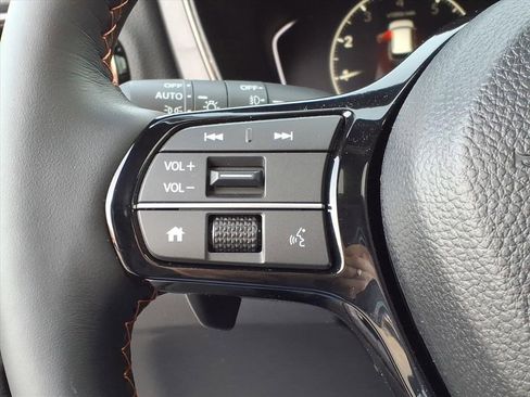 Used 2025 Honda Pilot TrailSport image 31