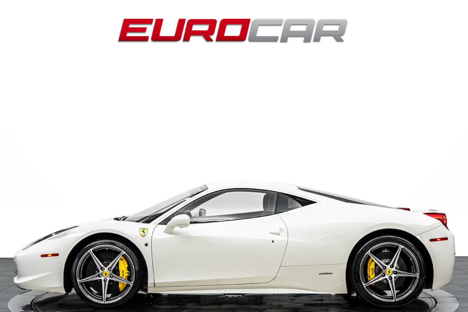 Used 2015 Ferrari 458 Italia Coupe RWD image 2
