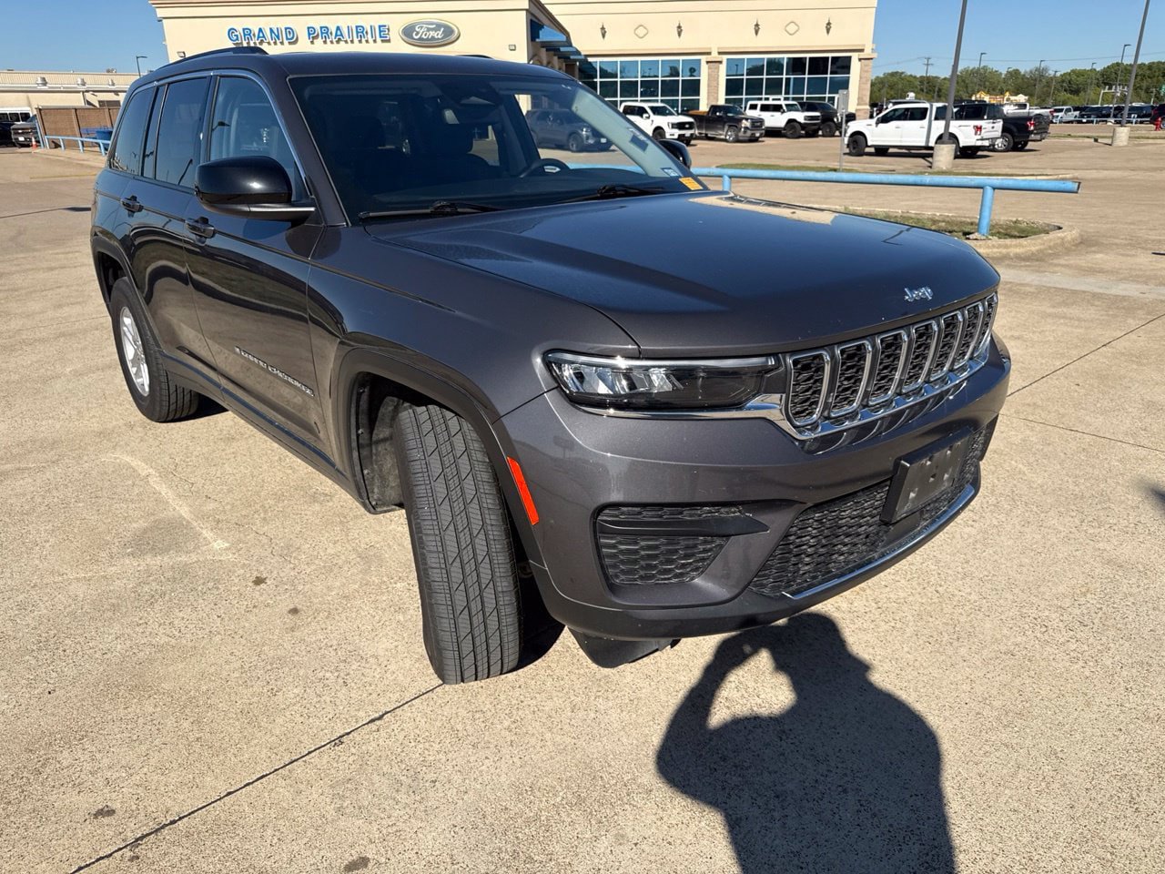 Used 2023 Jeep Grand Cherokee Laredo AWD/4WD image 18