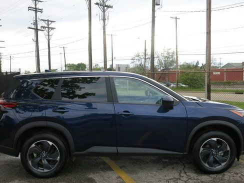 Used 2025 Nissan Rogue SV AWD/4WD image 5