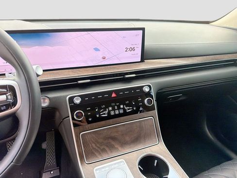 Used 2025 Genesis GV80 3.5T Prestige image 32