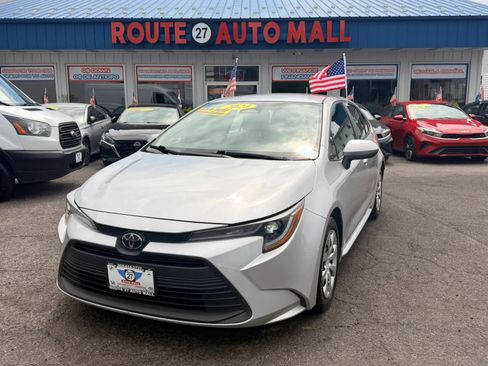 Used 2023 Toyota Corolla LE FWD image 1