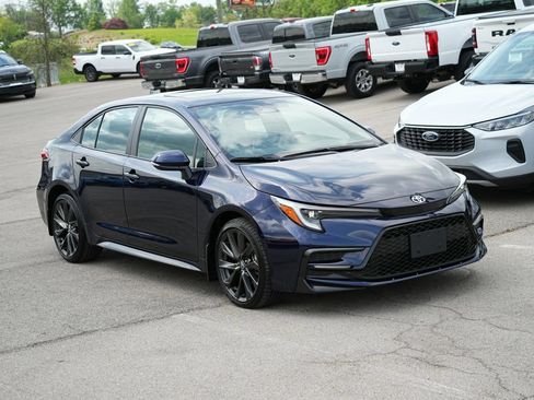 Used 2024 Toyota Corolla XSE FWD image 3