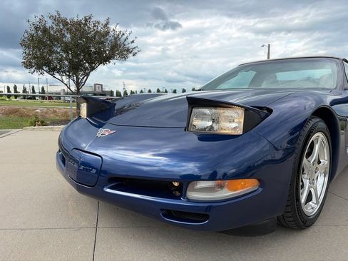 Used 2004 Chevrolet Corvette Convertible w/ Preferred Equipment Group RWD image 37