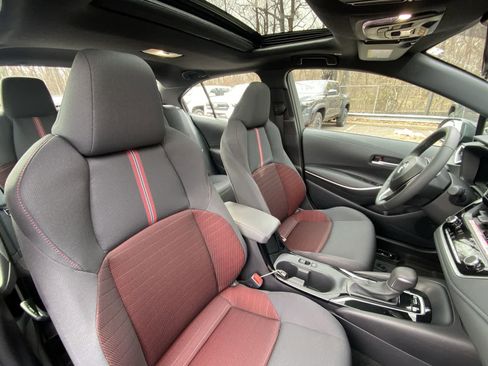 Certified 2025 Toyota Corolla SE image 30