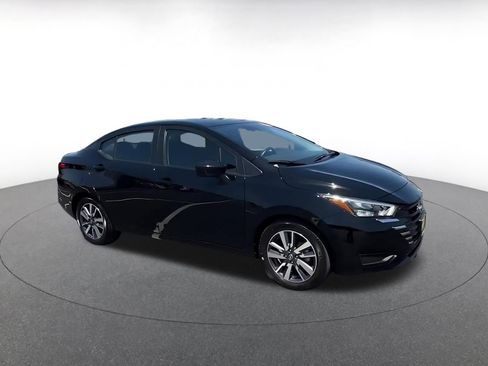 Used 2025 Nissan Versa SV FWD image 2