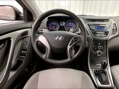 Used 2014 Hyundai Elantra SE FWD image 5