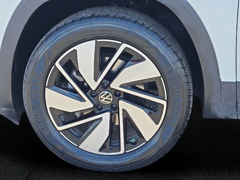 Used 2025 Volkswagen Atlas SE FWD image 8